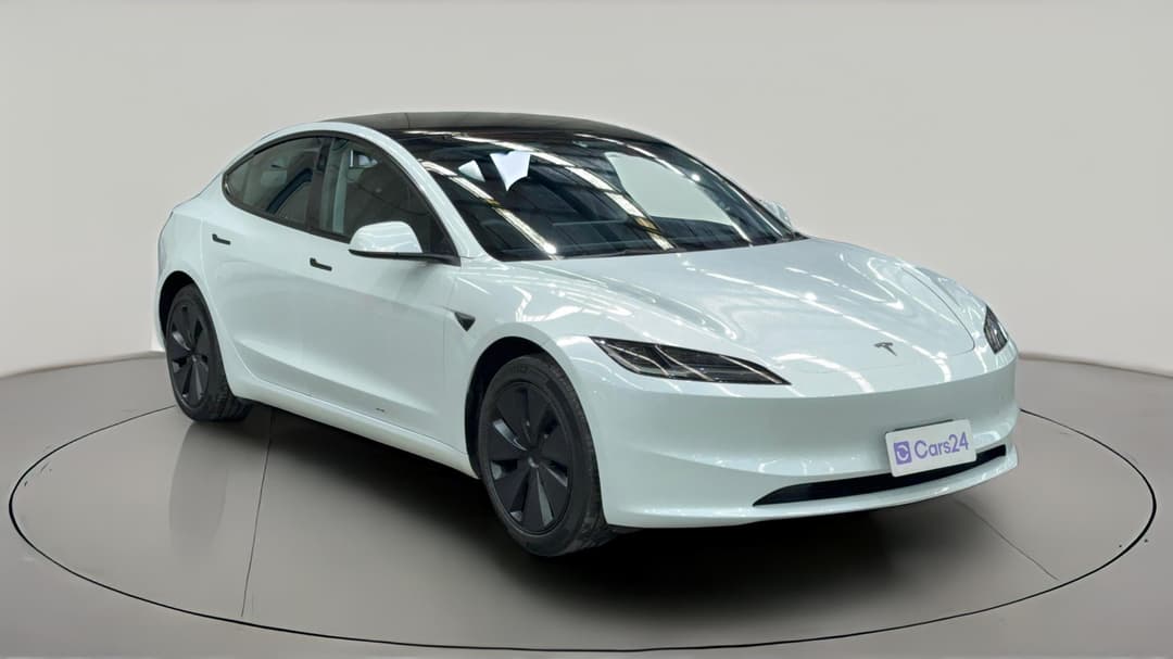2024 Tesla Model 3 Rear-wheel Drive, Automatic, 29945 km, Right Front Diagonal (45- Degree) View