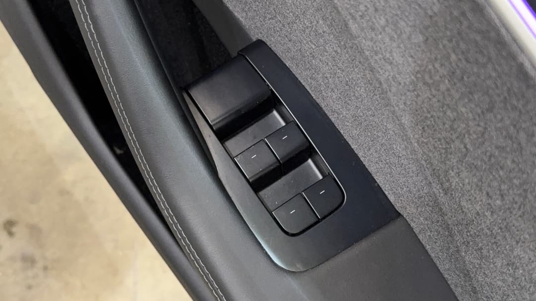 2024 Tesla Model 3 Rear-wheel Drive, Automatic, 29945 km, Drivers Side Door Panel Controls