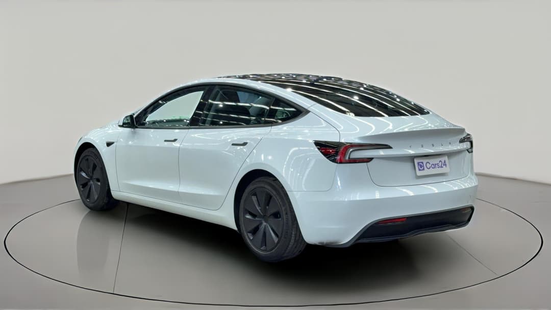 2024 Tesla Model 3 Rear-wheel Drive, Automatic, 29945 km, Left Back Diagonal (45- Degree) View