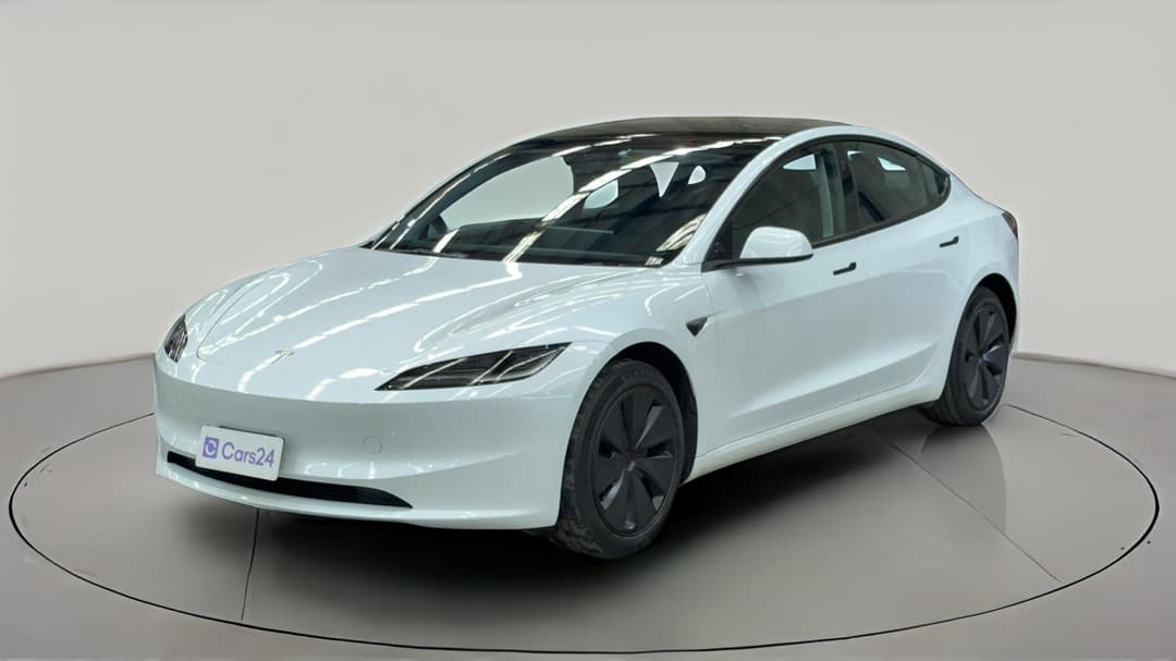 2024 Tesla Model 3 Rear-wheel Drive, Automatic, 29945 km, Left Front Diagonal (45- Degree) View