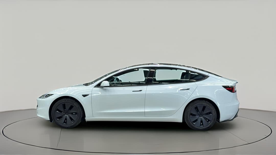 2024 Tesla Model 3 Rear-wheel Drive, Automatic, 29945 km, Left Side View
