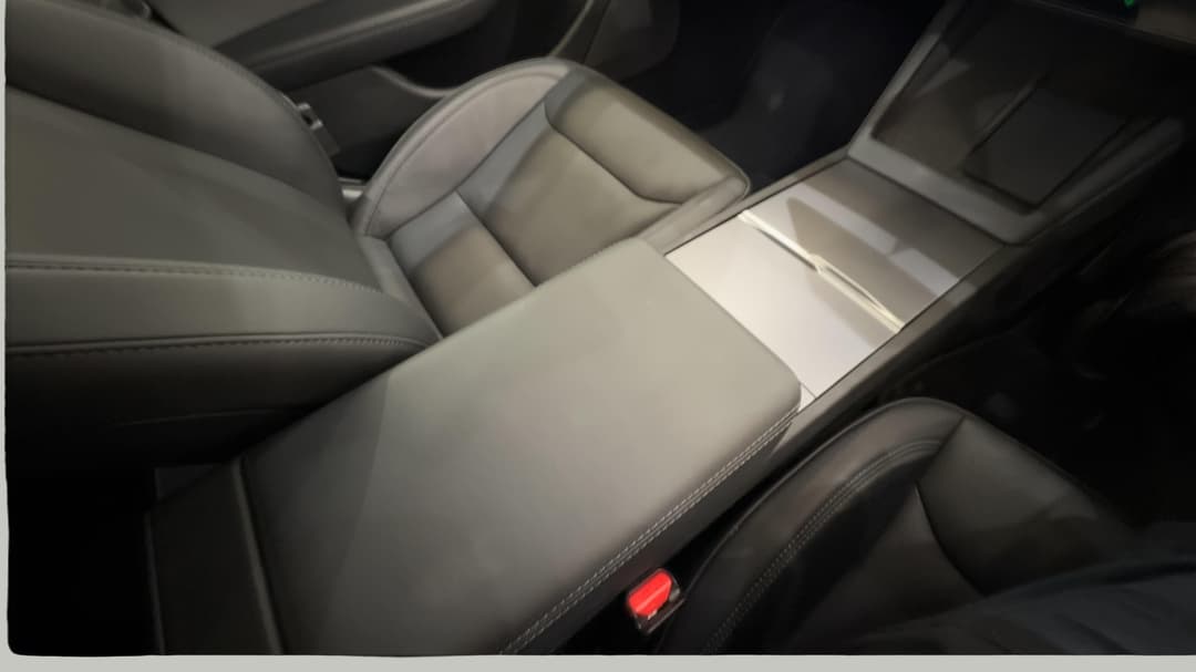 2024 Tesla Model 3 Rear-wheel Drive, Automatic, 29945 km, Center Console