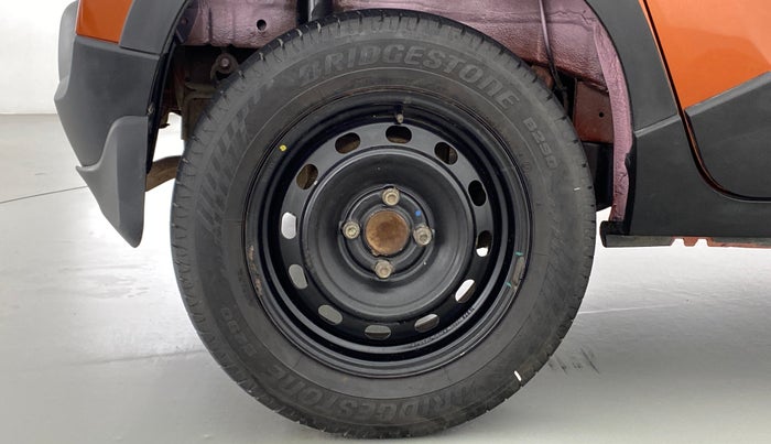2017 Mahindra Kuv100 K6+ 6 STR, Petrol, Manual, 27,827 km, Right Rear Wheel