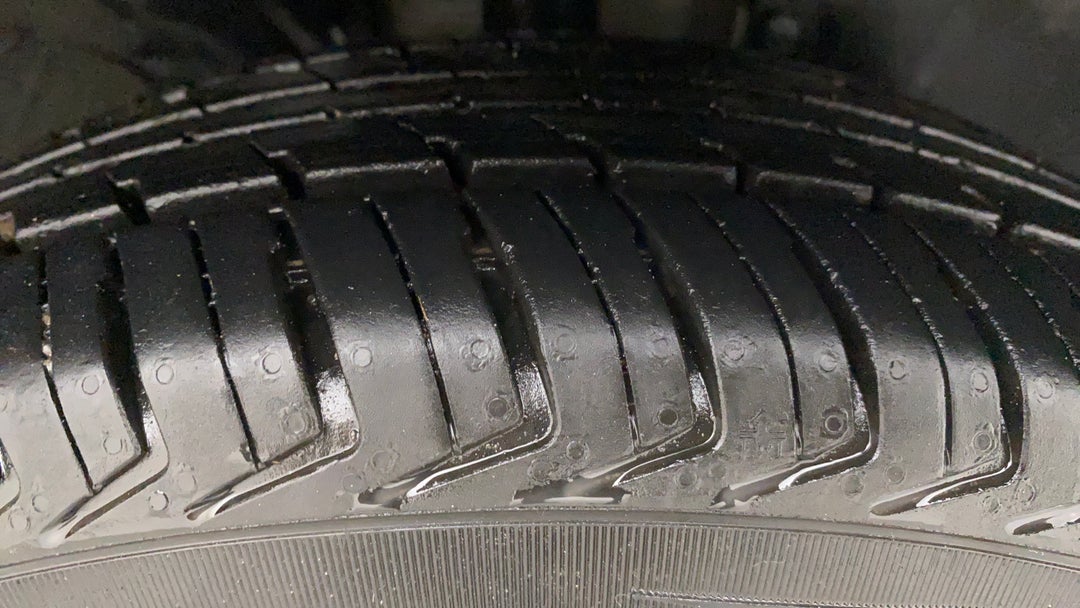 Right Front Tyre Tread