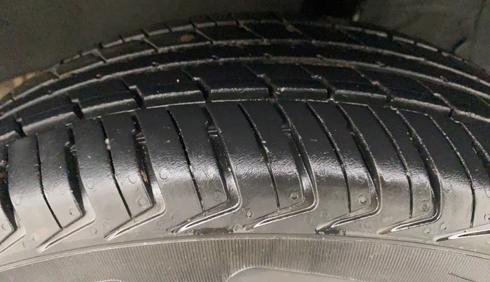 2019 Renault Kwid RXL, Petrol, Manual, 12,743 km, Left Rear Tyre Tread