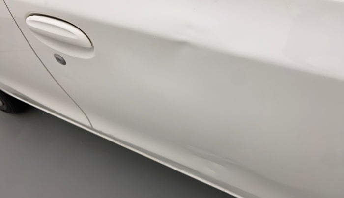 2015 Toyota Etios Liva VD, Diesel, Manual, 1,00,146 km, Driver-side door - Slightly dented