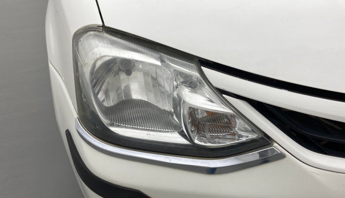 2015 Toyota Etios Liva VD, Diesel, Manual, 1,00,146 km, Right headlight - Faded