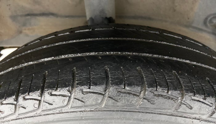 2015 Toyota Etios Liva VD, Diesel, Manual, 1,00,146 km, Right Rear Tyre Tread