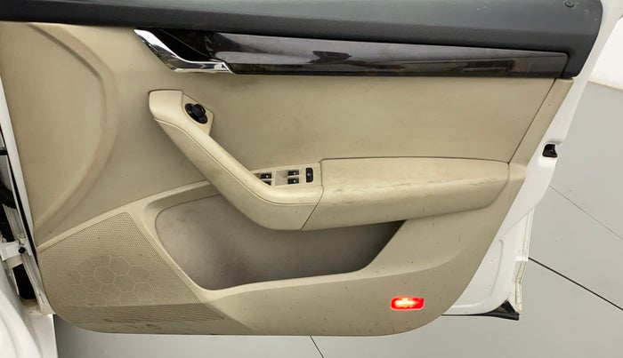 2015 Skoda Octavia AMBITION 2.0 TDI CR, Diesel, Manual, 75,318 km, Driver Side Door Panels Control