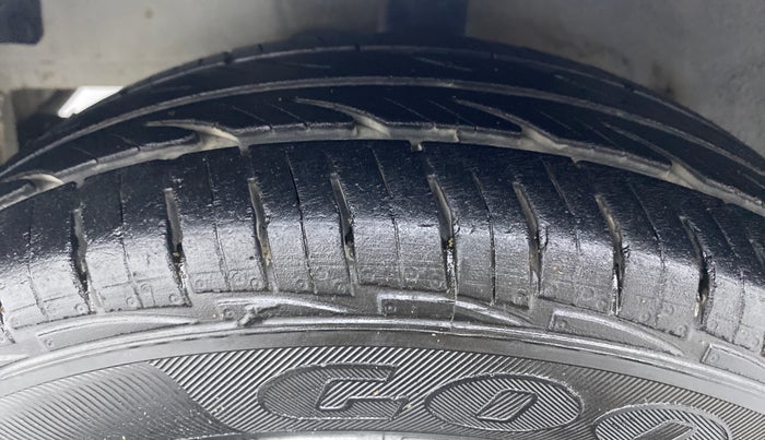 2016 Hyundai Eon ERA PLUS, Petrol, Manual, 16,693 km, Left Front Tyre Tread
