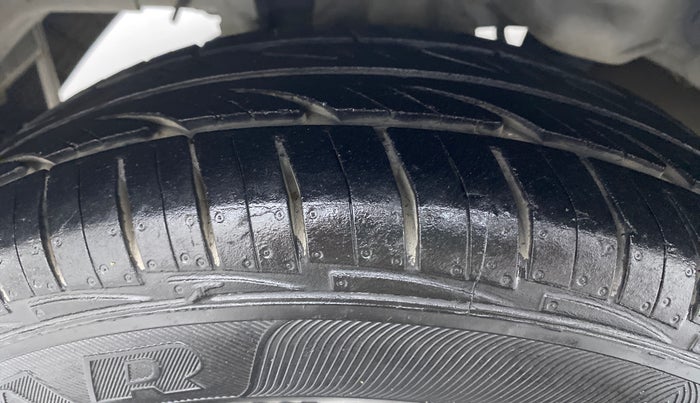 2016 Hyundai Eon ERA PLUS, Petrol, Manual, 16,693 km, Right Rear Tyre Tread