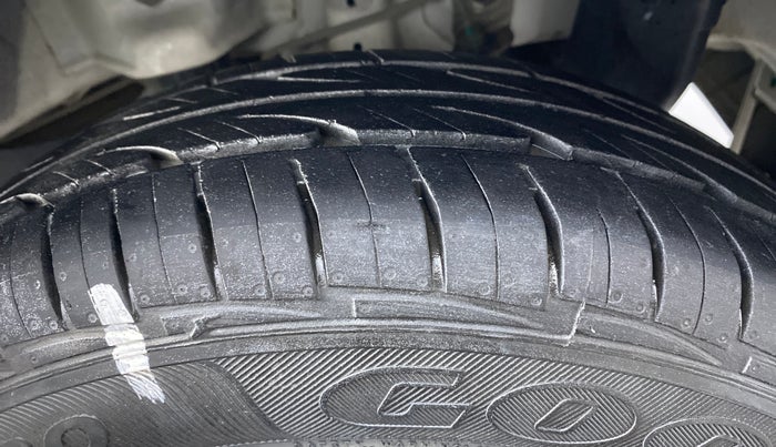 2016 Hyundai Eon ERA PLUS, Petrol, Manual, 16,693 km, Left Rear Tyre Tread