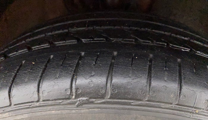 2017 Skoda Rapid MONTE CARLO 1.6 MPI AT, Petrol, Automatic, 81,408 km, Right Front Tyre Tread
