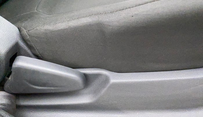 2016 Renault Kwid RXT 0.8, Petrol, Manual, 32,727 km, Driver Side Adjustment Panel