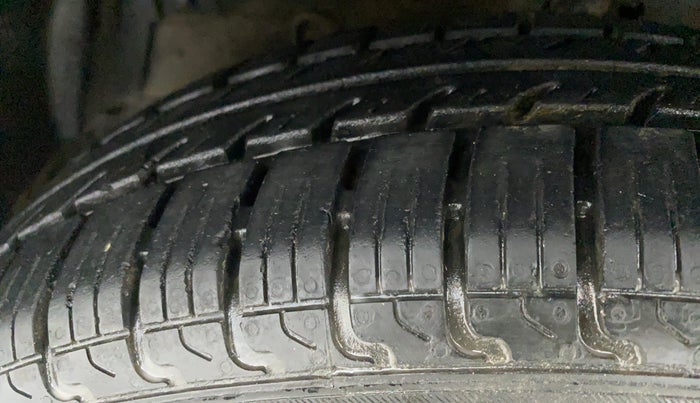2013 Maruti Swift Dzire VXI, Petrol, Manual, 72,754 km, Left Front Tyre Tread