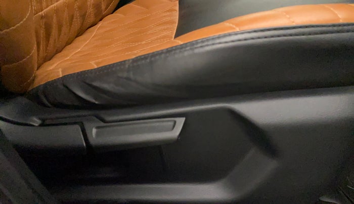 2022 Hyundai VENUE SX 1.2 PETROL, Petrol, Manual, 6,173 km, Driver Side Adjustment Panel