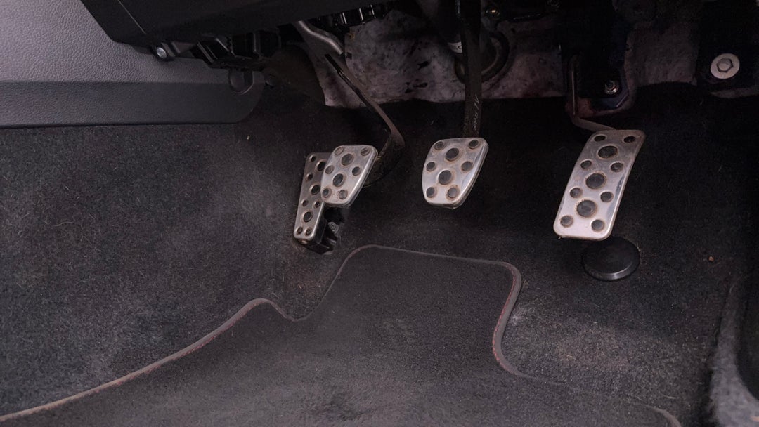 2016 Subaru WRX Premium (AWD), Manual, 132780 km, Pedals and Footmat