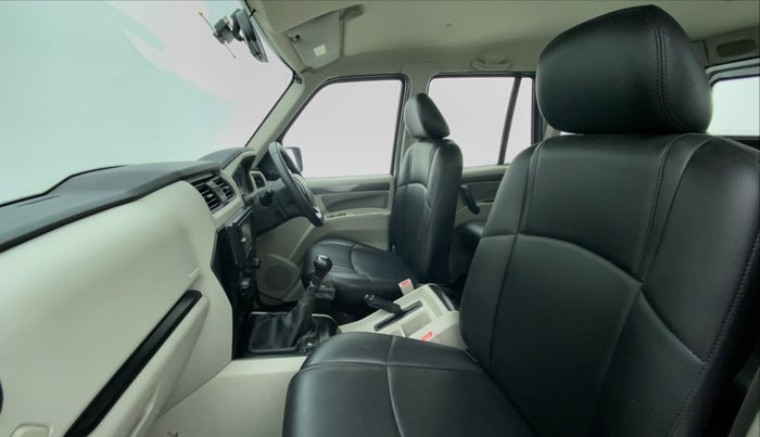 2017 Mahindra Scorpio S4+Intelli Hybrid 2WD, Diesel, Manual, 45,482 km, Right Side Front Door Cabin