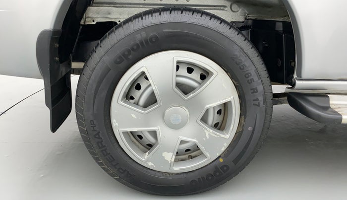 2017 Mahindra Scorpio S4+Intelli Hybrid 2WD, Diesel, Manual, 45,482 km, Right Rear Wheel