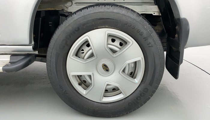2017 Mahindra Scorpio S4+Intelli Hybrid 2WD, Diesel, Manual, 45,482 km, Left Rear Wheel