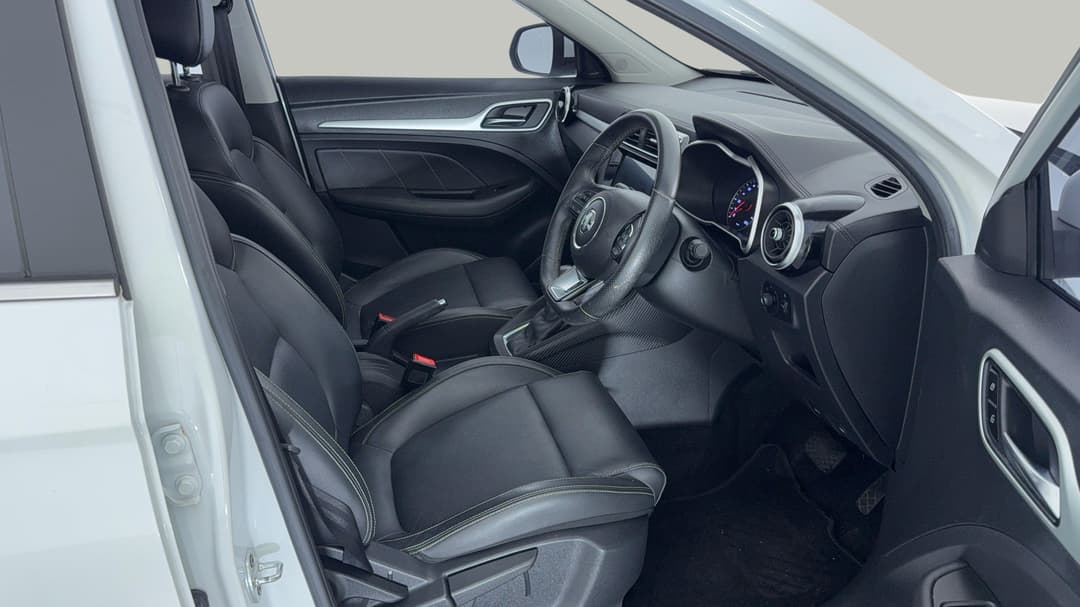 2019 MG ZS Essence, Automatic, 76630 km, Right Side Front Door Cabin View