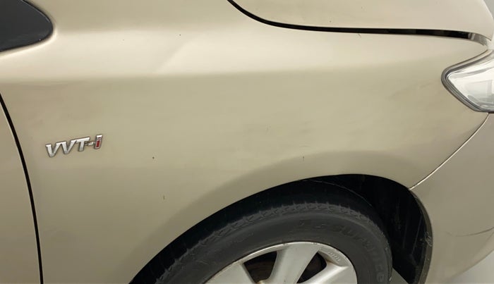 2011 Toyota Corolla Altis 1.8 G, Petrol, Manual, 1,00,075 km, Right fender - Minor scratches