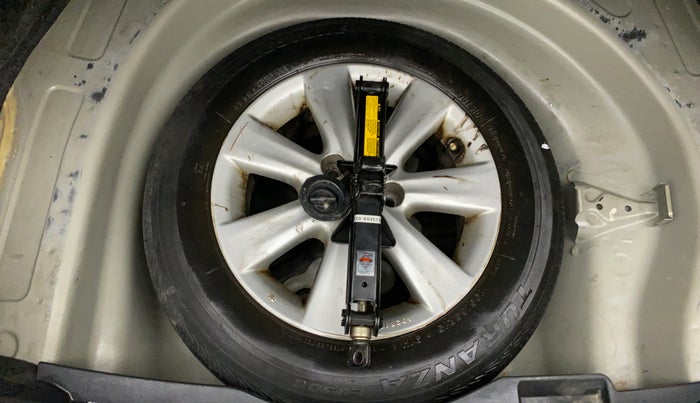 2011 Toyota Corolla Altis 1.8 G, Petrol, Manual, 1,00,075 km, Spare Tyre