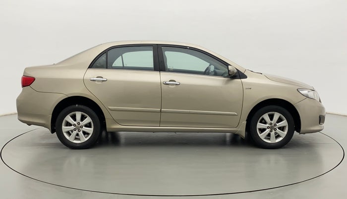 2011 Toyota Corolla Altis 1.8 G, Petrol, Manual, 1,00,075 km, Right Side View