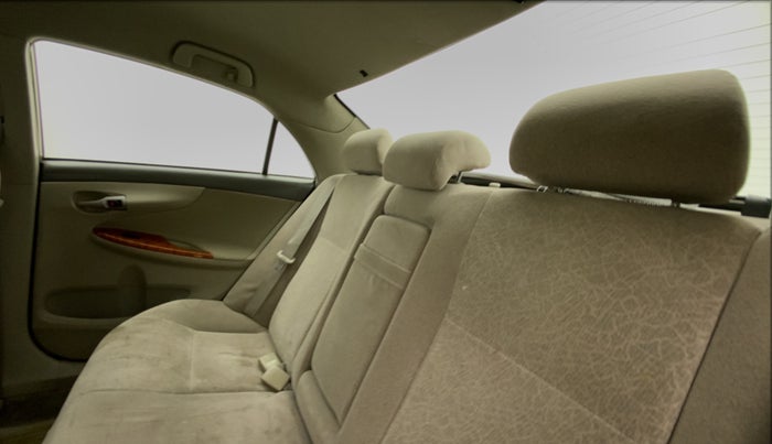2011 Toyota Corolla Altis 1.8 G, Petrol, Manual, 1,00,075 km, Right Side Rear Door Cabin