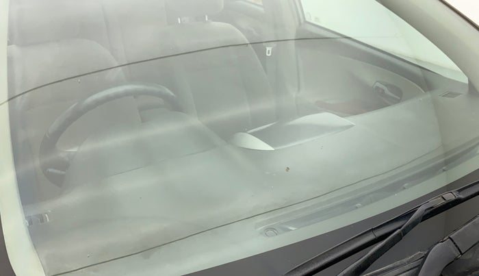2011 Toyota Corolla Altis 1.8 G, Petrol, Manual, 1,00,075 km, Front windshield - Minor spot on windshield
