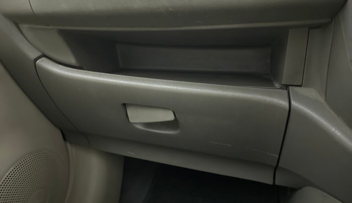 2015 Renault Pulse RXL ABS DIESEL, Diesel, Manual, 79,731 km, Dashboard - Glove Box cover damage