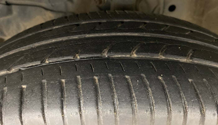2017 Honda Jazz 1.2 V MT, Petrol, Manual, 55,107 km, Left Front Tyre Tread