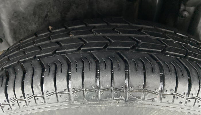 2014 Maruti Swift VDI, Diesel, Manual, 1,02,991 km, Left Rear Tyre Tread