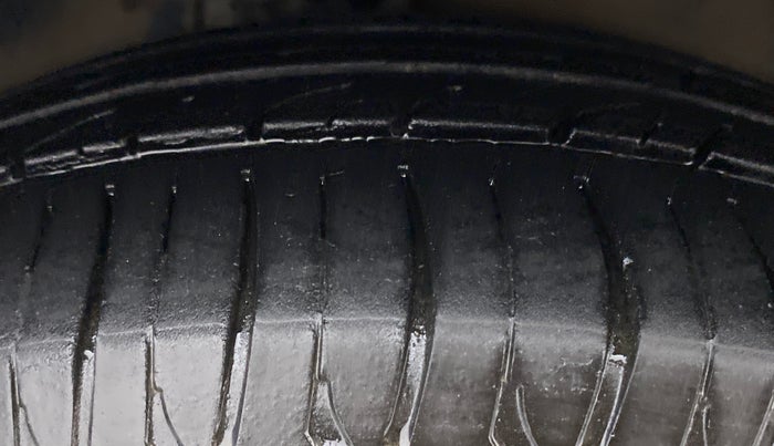 2014 Hyundai Xcent S (O) 1.2, Petrol, Manual, 59,357 km, Right Front Tyre Tread