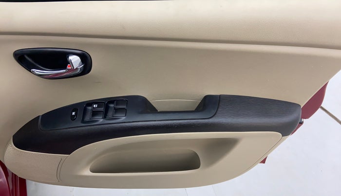 2016 Hyundai i10 SPORTZ 1.1 IRDE2, Petrol, Manual, 35,763 km, Driver Side Door Panels Control
