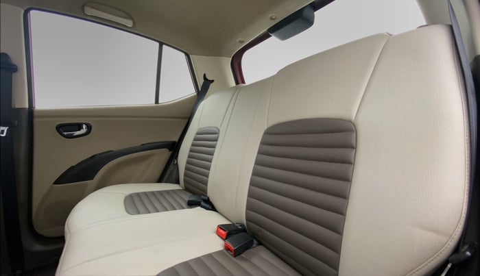 2016 Hyundai i10 SPORTZ 1.1 IRDE2, Petrol, Manual, 35,763 km, Right Side Rear Door Cabin View