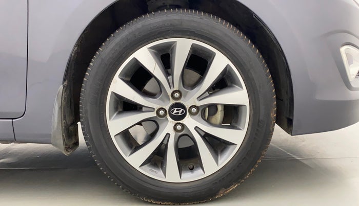2015 Hyundai Verna FLUIDIC 4S1.6 VTVT S O AT, Petrol, Automatic, 32,136 km, Right Front Wheel