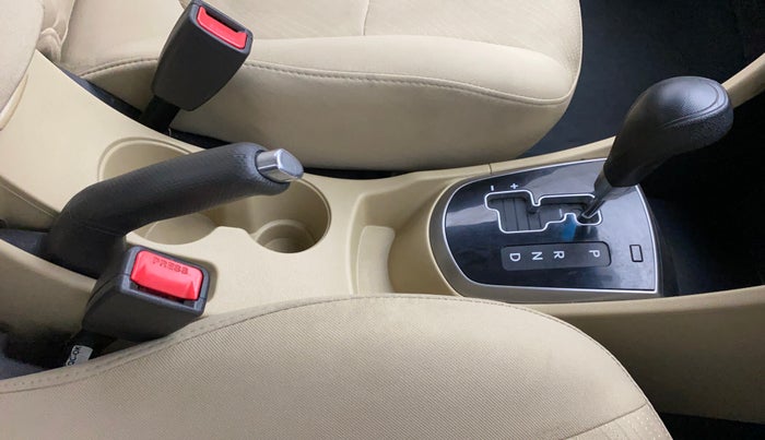 2015 Hyundai Verna FLUIDIC 4S1.6 VTVT S O AT, Petrol, Automatic, 32,136 km, Gear Lever