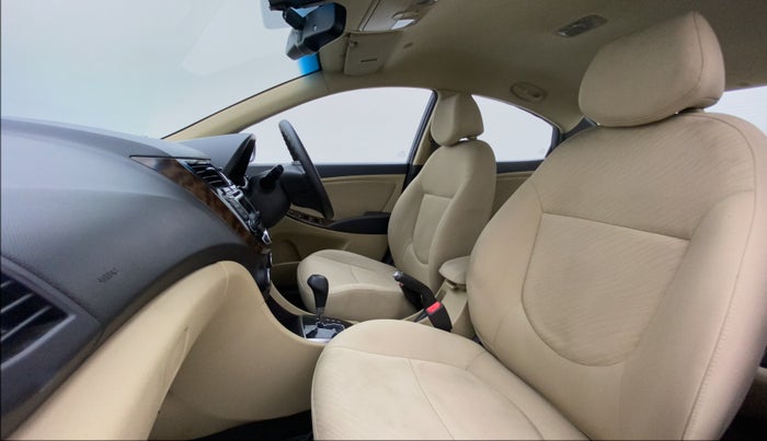 2015 Hyundai Verna FLUIDIC 4S1.6 VTVT S O AT, Petrol, Automatic, 32,136 km, Right Side Front Door Cabin
