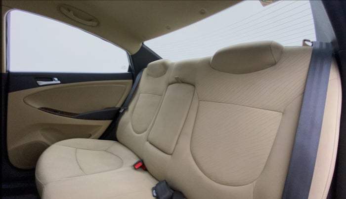 2015 Hyundai Verna FLUIDIC 4S1.6 VTVT S O AT, Petrol, Automatic, 32,136 km, Right Side Rear Door Cabin