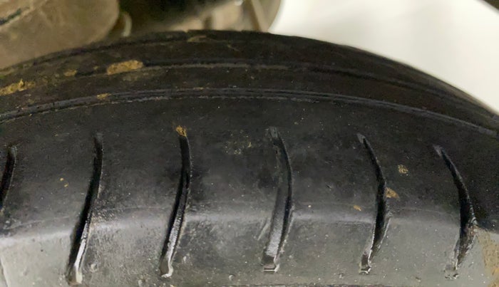 2018 Maruti Alto 800 LXI, CNG, Manual, 67,680 km, Left Rear Tyre Tread