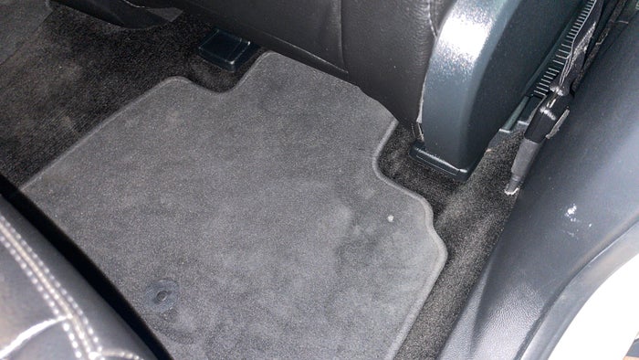 LINCOLN MKX-Flooring 2nd Row RHS Mat Torn