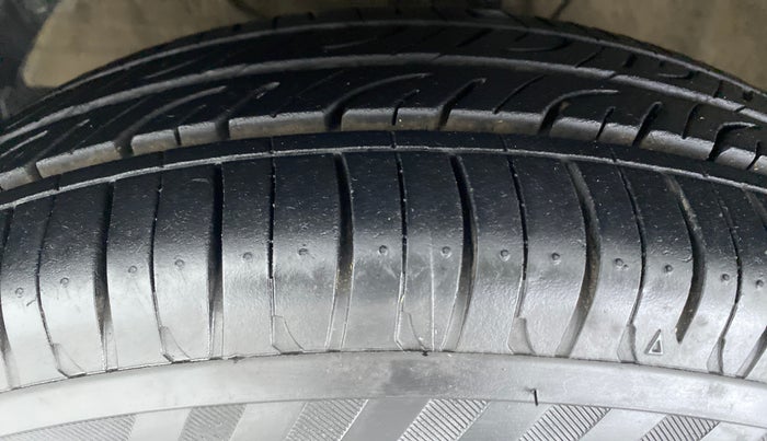 2017 Maruti Dzire VDI, Diesel, Manual, 88,493 km, Left Front Tyre Tread