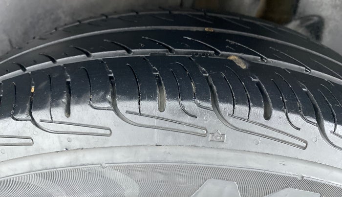 2017 Maruti Dzire VDI, Diesel, Manual, 88,493 km, Left Rear Tyre Tread