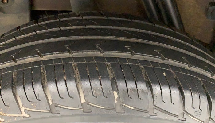 2017 Renault Duster RXS CVT, Petrol, Automatic, 34,889 km, Right Rear Tyre Tread
