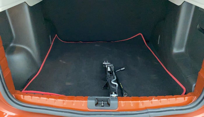 2017 Renault Duster RXS CVT, Petrol, Automatic, 34,889 km, Boot Inside