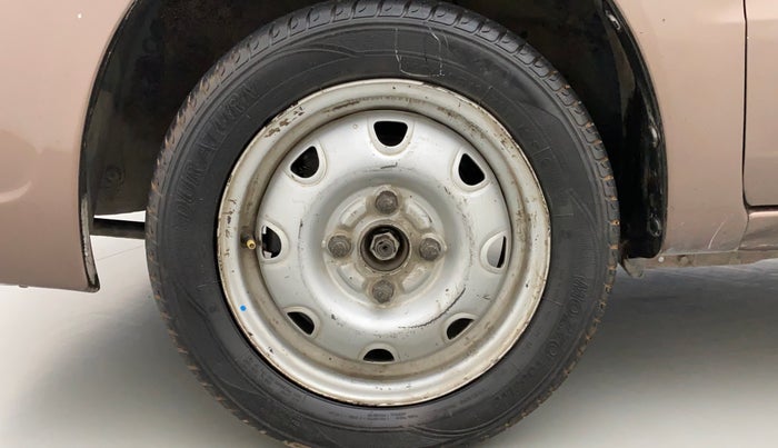 2011 Maruti Zen Estilo LXI, Petrol, Manual, 95,295 km, Left front tyre - Minor crack