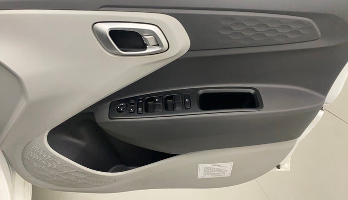 2022 Hyundai GRAND I10 NIOS SPORTZ 1.2 KAPPA VTVT CNG, CNG, Manual, 28,444 km, Driver Side Door Panels Control