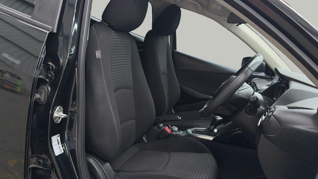 2017 Mazda 2 Maxx, Automatic, 94197 km, Right Side Front Door Cabin View