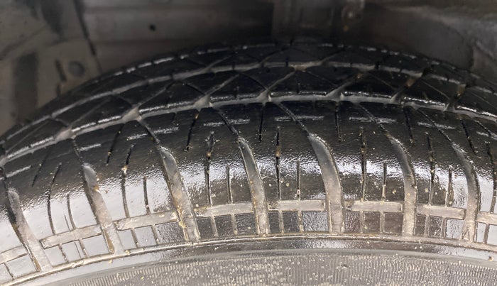 2011 Maruti Swift VDI, Diesel, Manual, 93,268 km, Left Front Tyre Tread